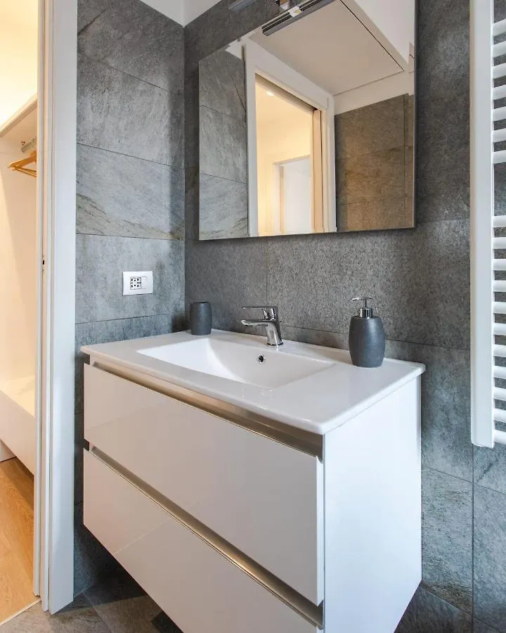 Al 32 Apartment Mediolan