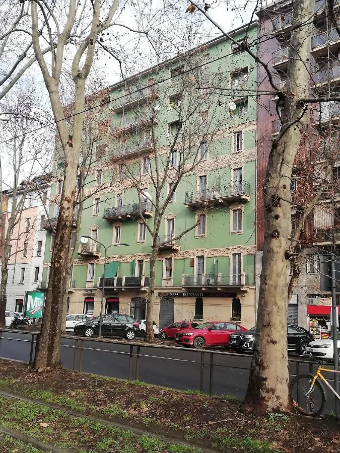 Al 32 Apartment Mediolan