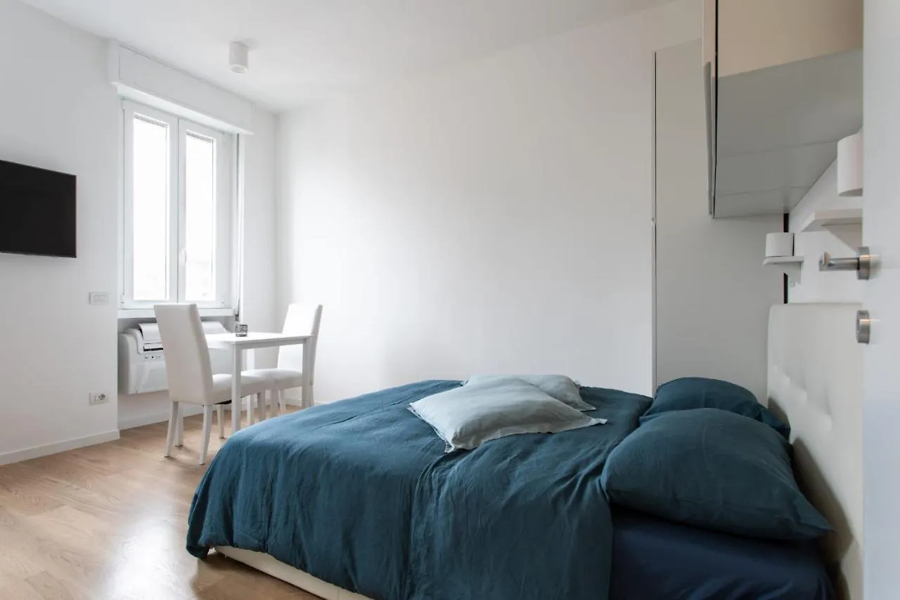 Al 32 Apartment Mediolan
