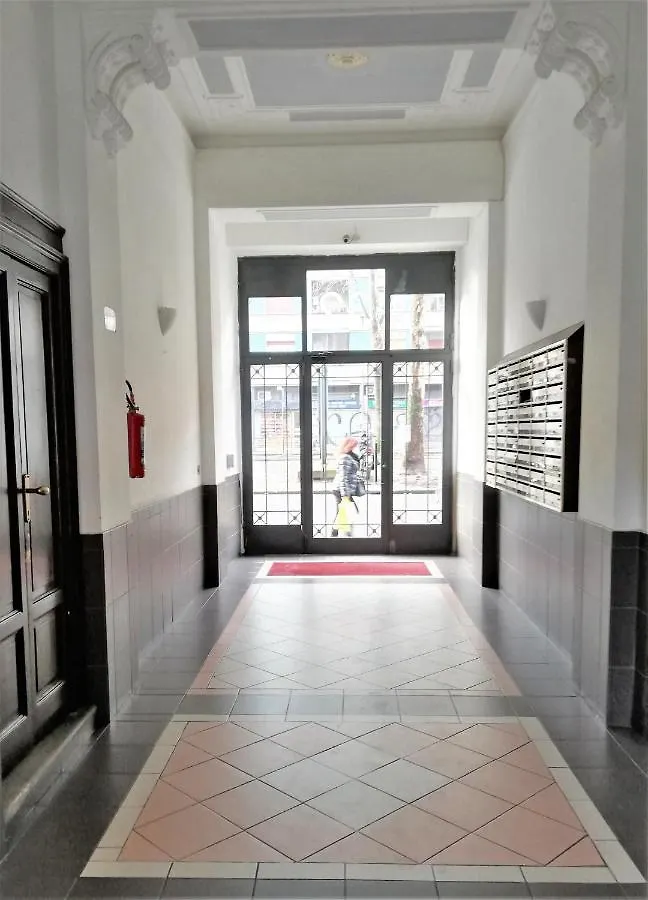 Al 32 Apartment Mediolan